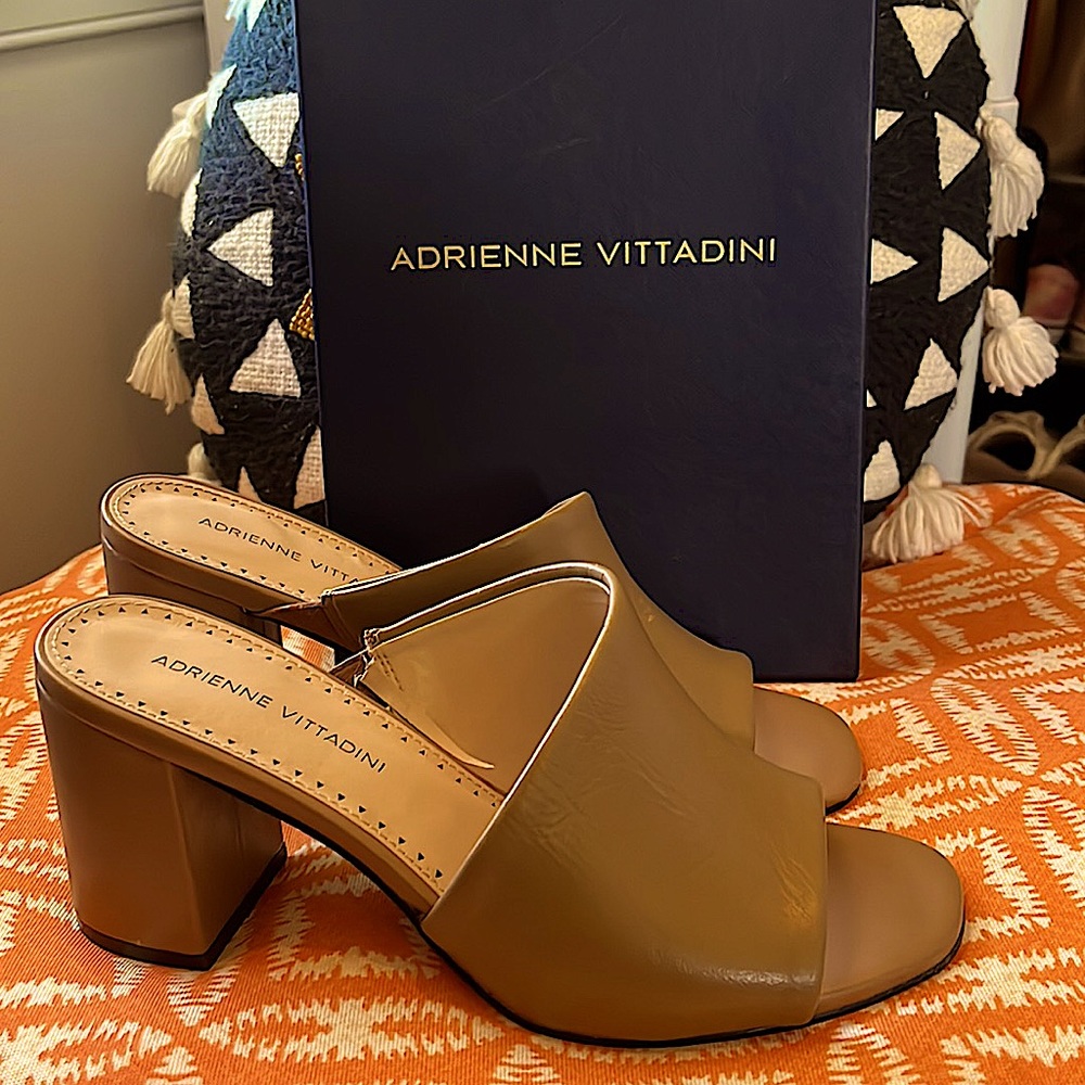 Adrienne Vittadini ALBI Sandal In Brown Leather 7.5
